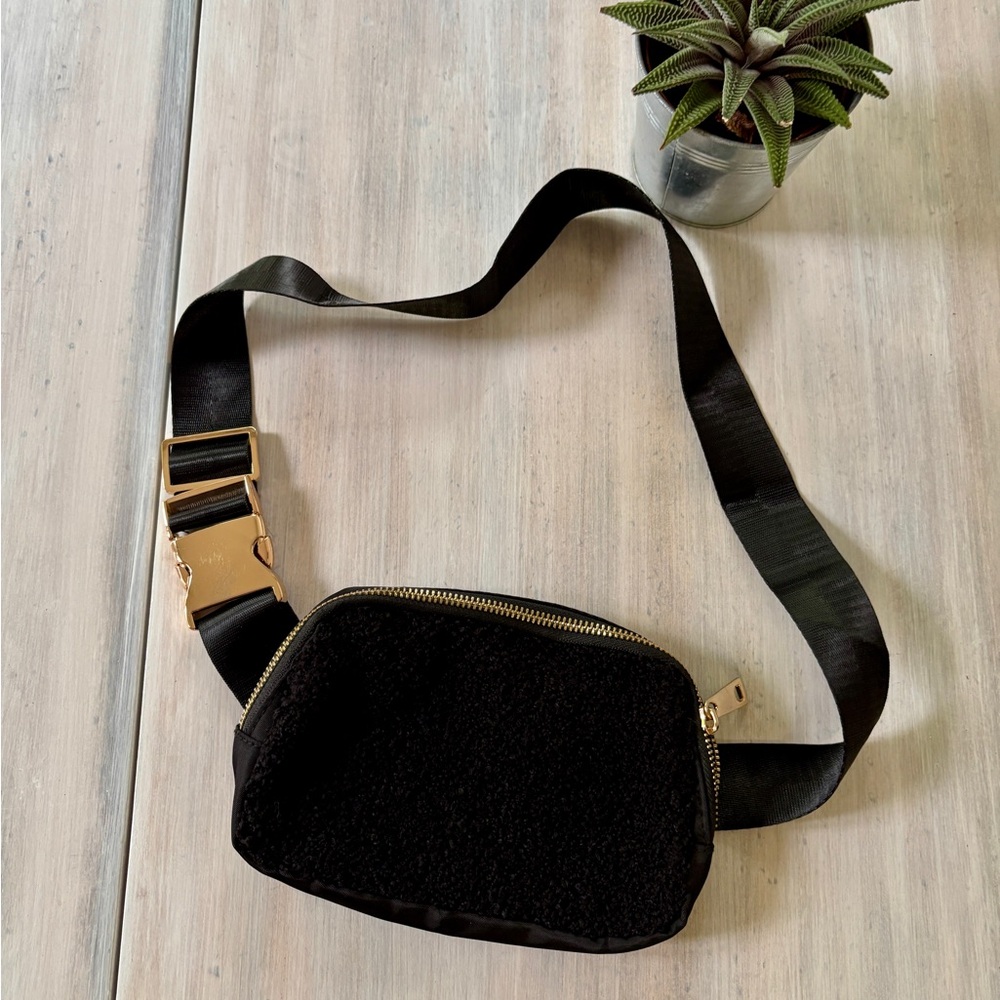 Women’s Gold & Black Belt Bag.